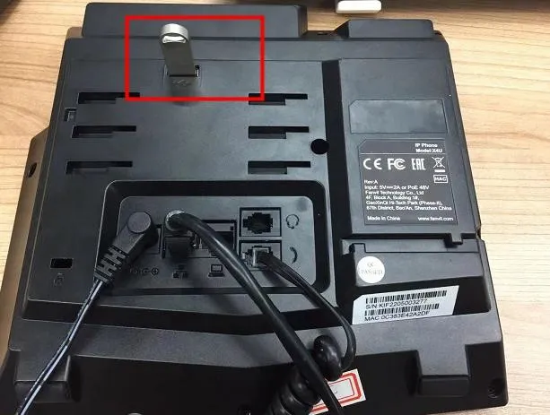 將USB隨身碟插入電話