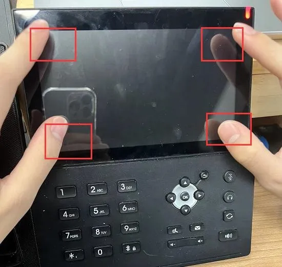 Restoring factory settings on an Android phone by tapping the four corners of the screen